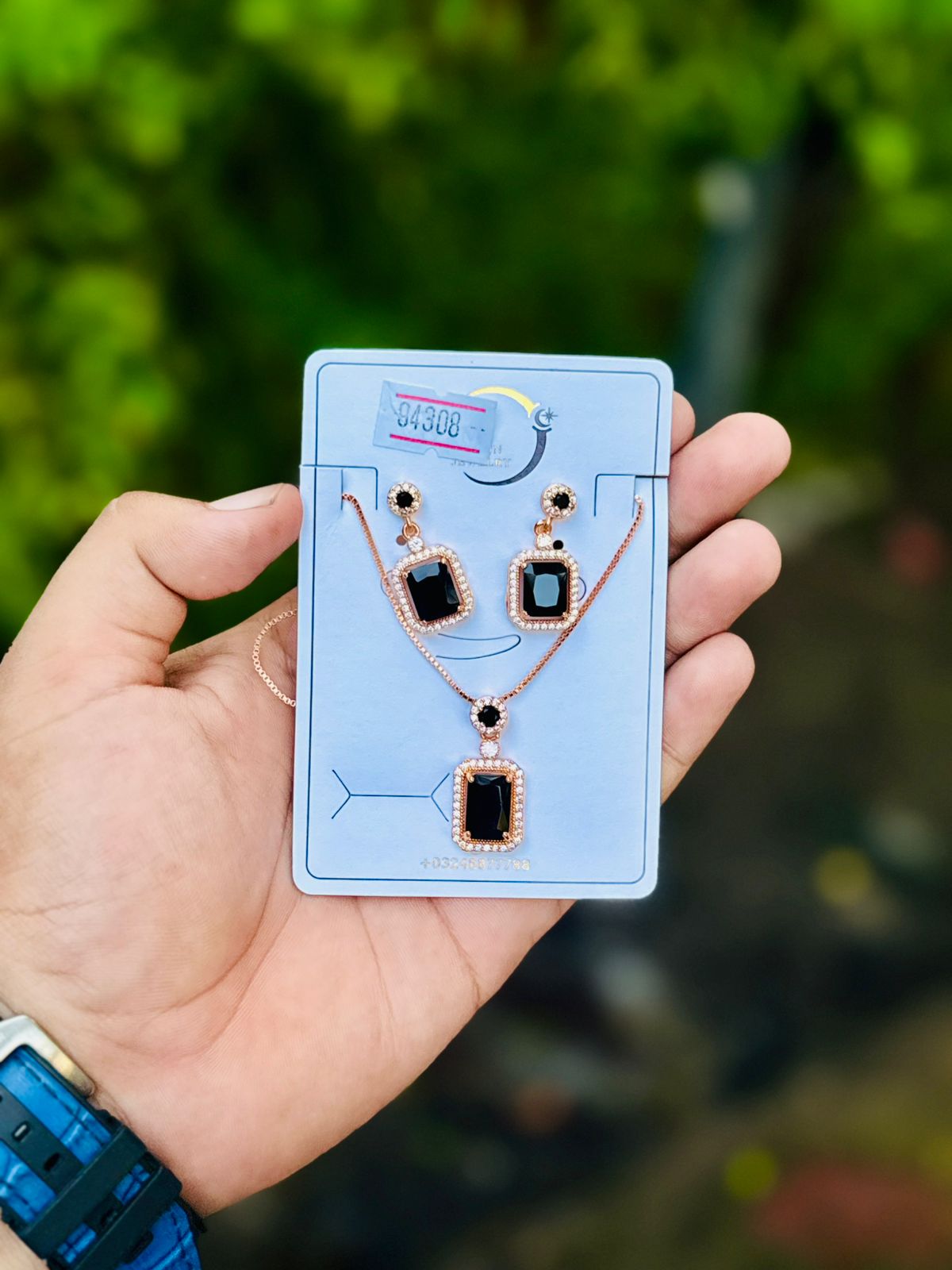 Black and gold Pendant with Earrings